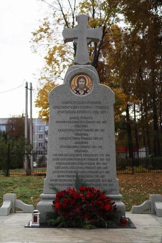 На родине священномученика Илариона (Троицкого) освящен памятник в честь его и его предков