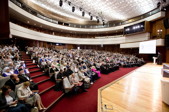 Епархиям рекомендовали развивать проекты по поддержке семей с детьми