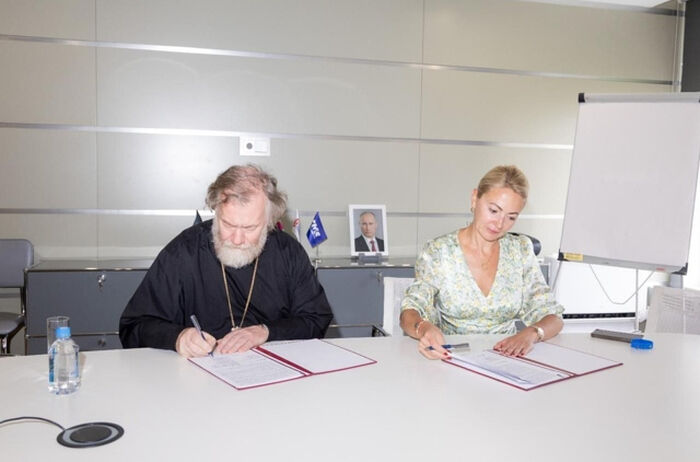 Подписано соглашение о сотрудничестве Синодального отдела по церковной благотворительности с «Русской Медиагруппой»