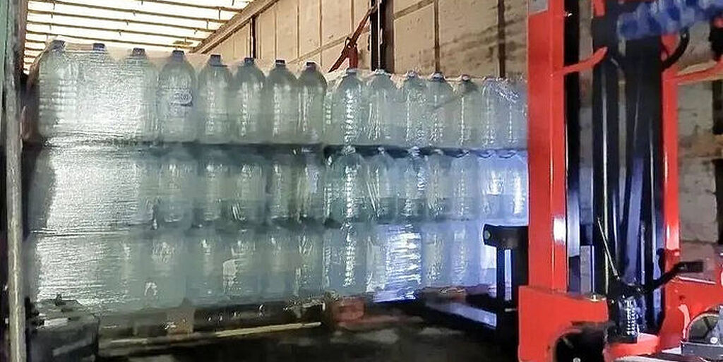 Патриаршая гуманитарная миссия передала более 18 тонн бутилированной питьевой воды нуждающимся в Донецке