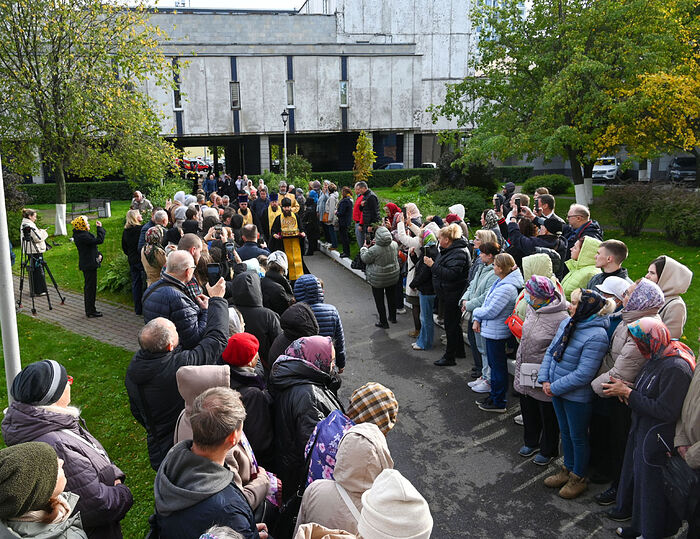 Ковчег с мощами святителя Луки (Войно-Ясенецкого) принесен в городские больницы и госпитали Санкт-Петербурга