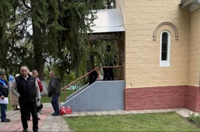 В Черновицкой области Украины произошел очередной захват храма раскольниками