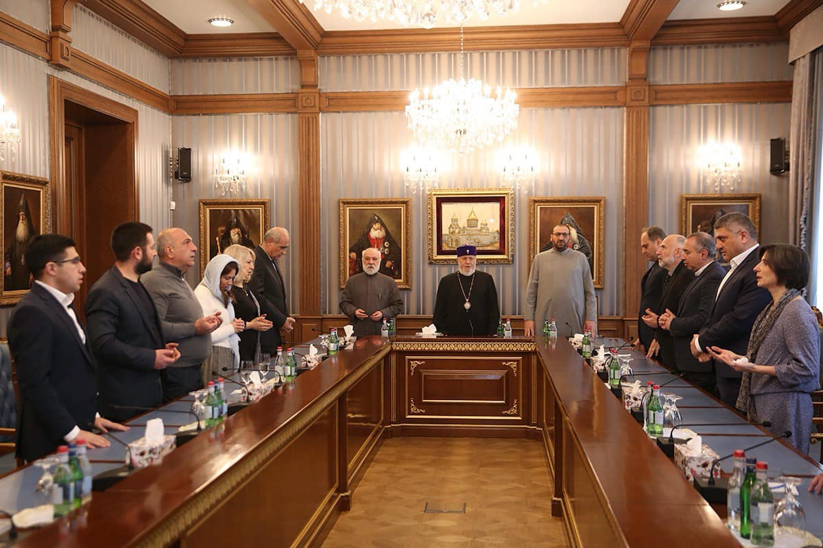 Католикос Всех Армян принял церковнолюбивых армян