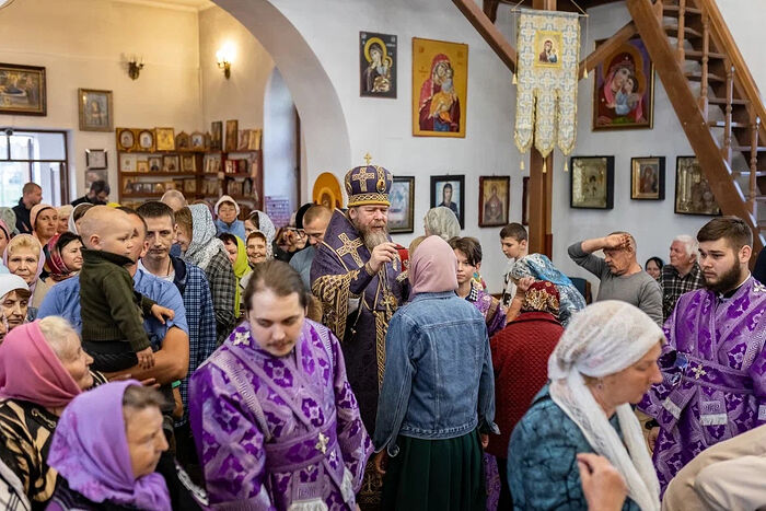 Митрополит Тихон возглавил всенощное бдение в храме Преподобного Амвросия Оптинского