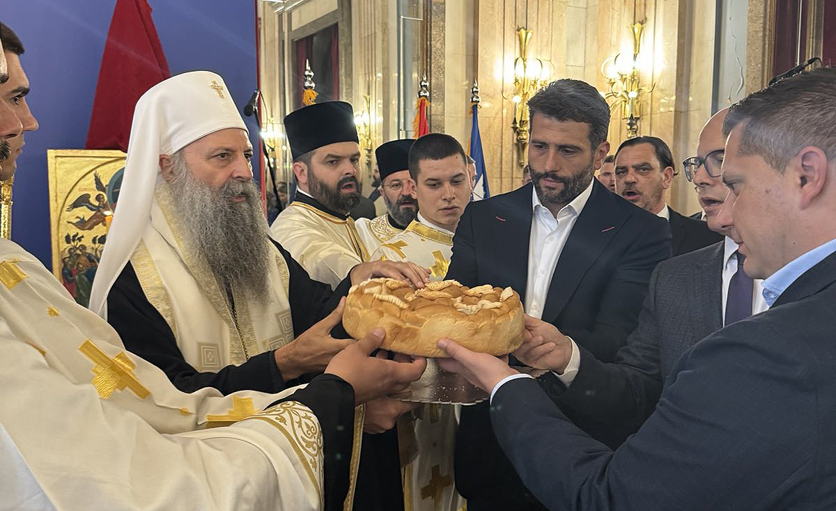 Патриарх Порфирий отслужил торжественный славянский сан на Городском Собрании Белграда