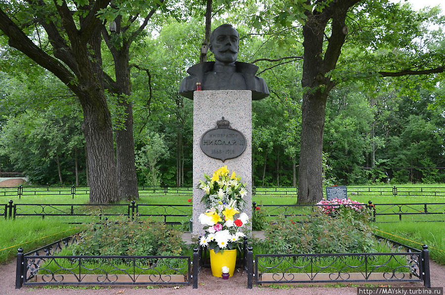 Памятник царю-мученику Николаю II в Пушкине под Санкт-Петербургом
