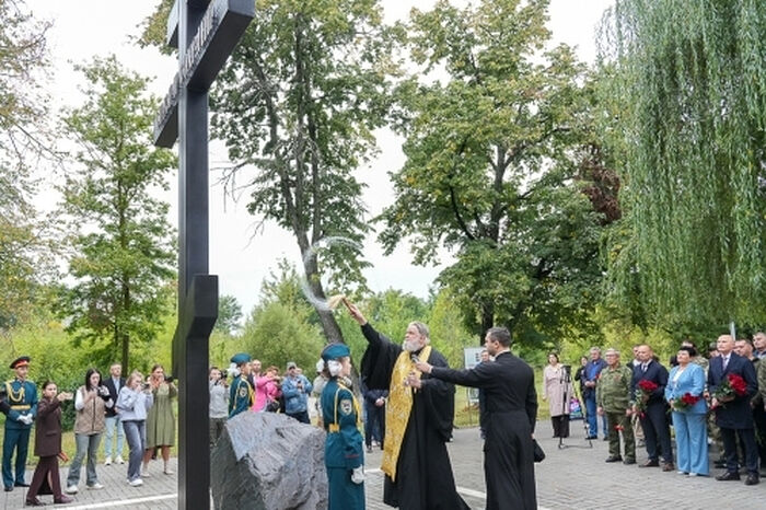В день 82-летия окончания Курской битвы митрополит Курский и Рыльский Герман освятил Памятный крест
