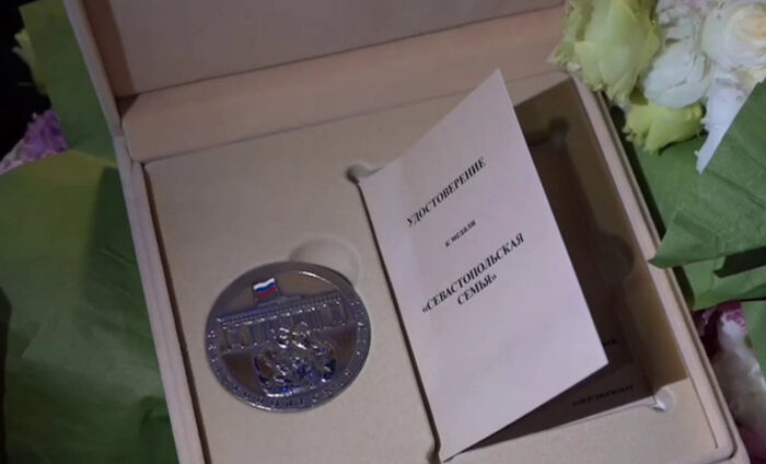 Супружеские пары Севастополя получили первые медали «За любовь и верность» и «Севастопольская семья»