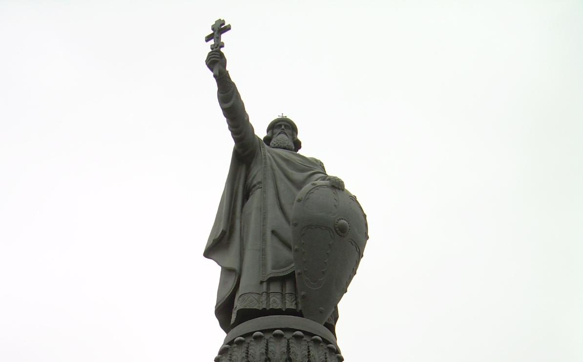Памятник святому князю Владимиру крестителю Руси в Белгороде