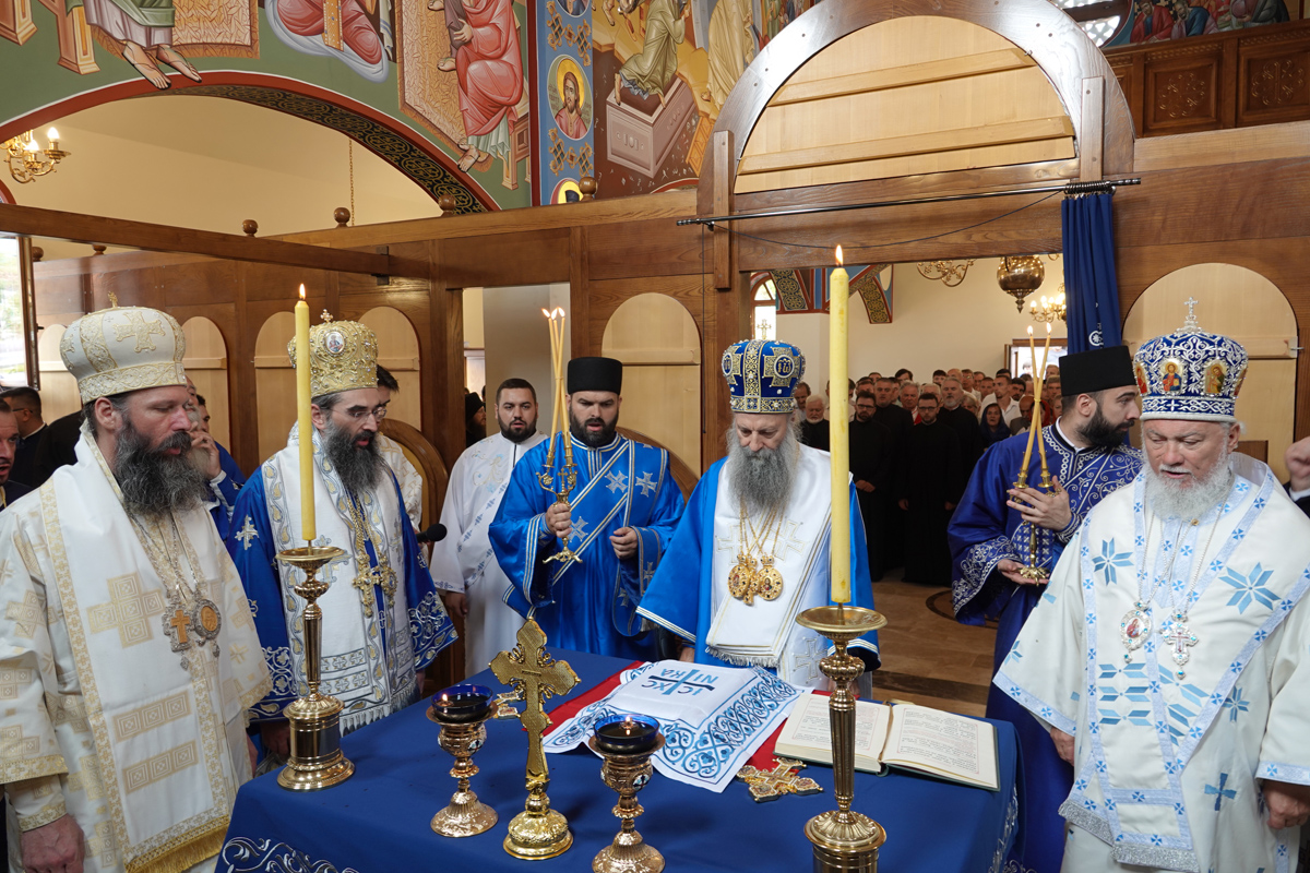 Патриарх Порфирий освятил храм Пресвятой Богородицы в монастыре Средишту