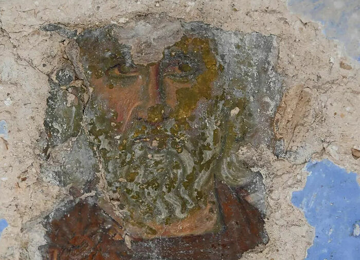 Албания: под белым покрытием стен исторически значимой церкви обнаружены древние фрески