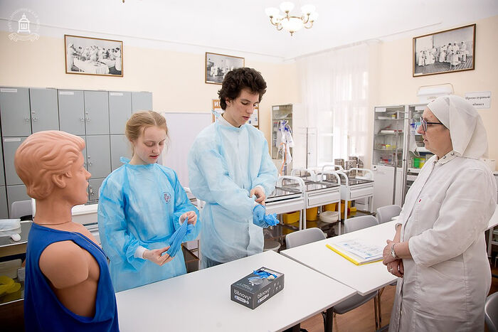 Свято-Димитриевская школа приглашает учащихся в 10 класс в рамках городского проекта «Медицинский класс в московской школе»