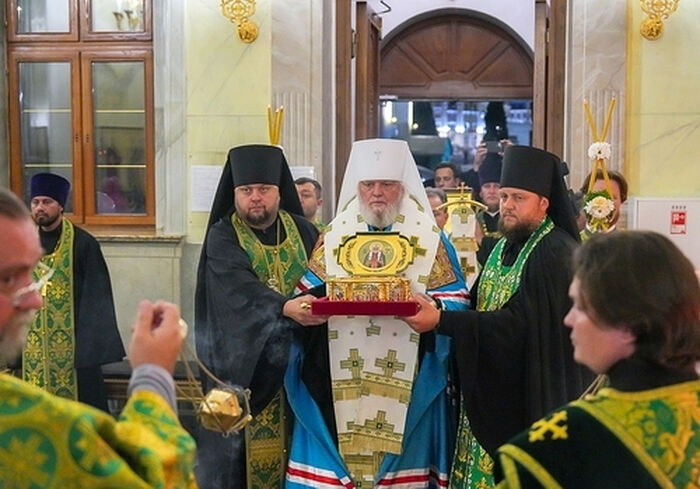 Состоялось принесение ковчега с мощами святителя Тихона в Курскую митрополию