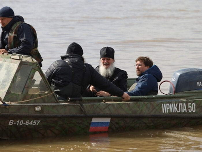 Глава Оренбургской митрополии посетил пострадавший от наводнения город Орск