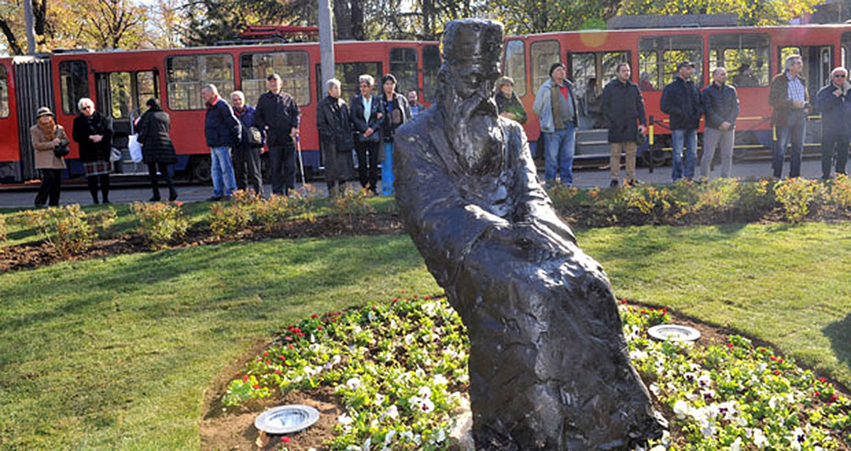 Памятник патриарху Павлу в Белграде