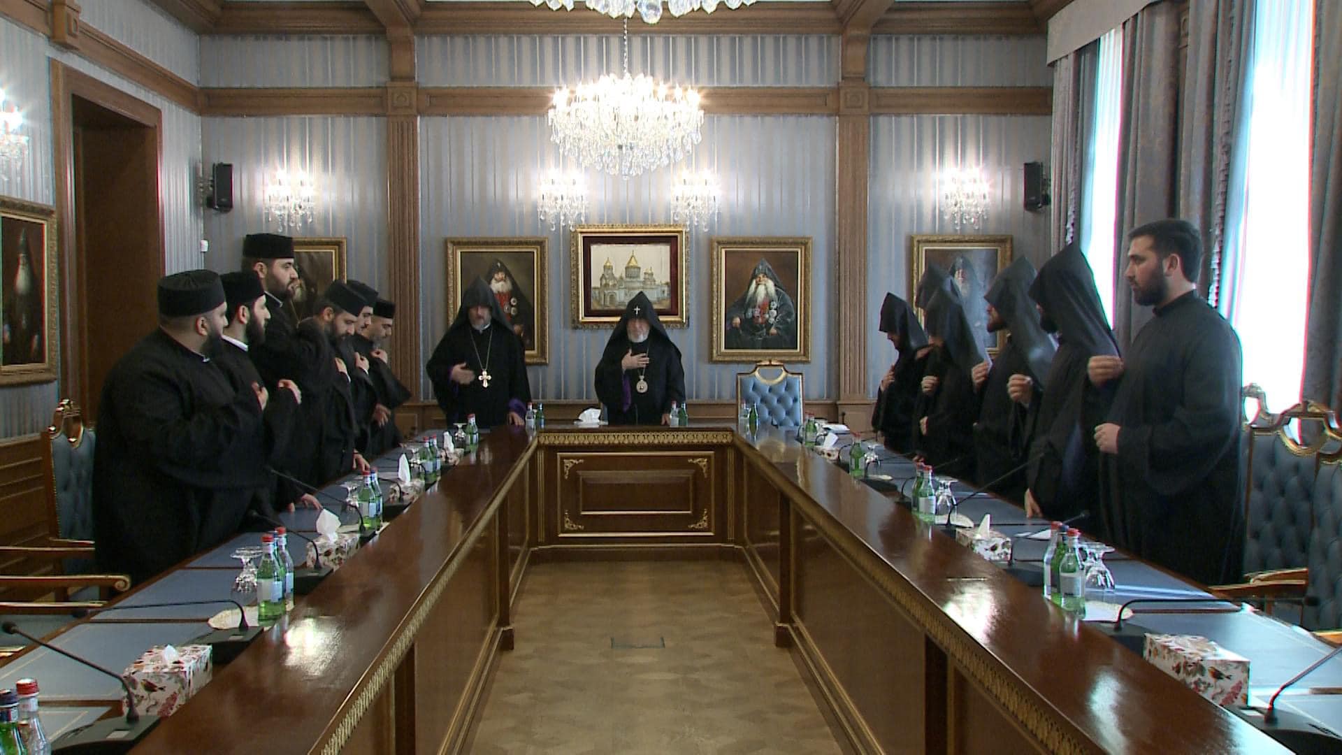 Католикос Всех Армян принял новорукоположенных священников, прошедших сорокадневный подготовительный период