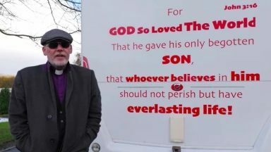 Англия: полицейский предупредил пастора, что Евангельский стих о любви может быть расценен как разжигание ненависти