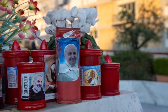 LIVE UPDATES: Папа Франциск проходит процедуру брохоскопии после "острой дыхательной недостаточности", сообщает Ватикан