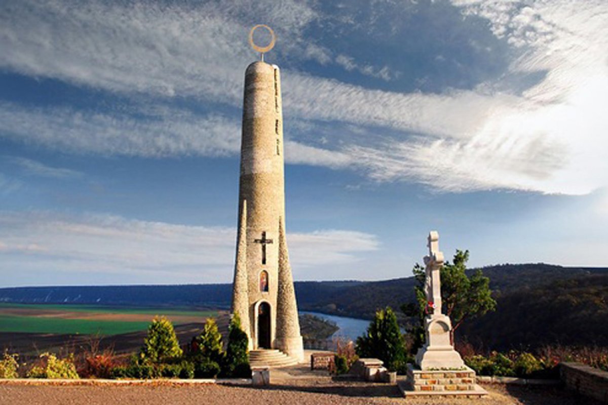 Мемориал «Свеча благодарения» в Сороках, Молдова