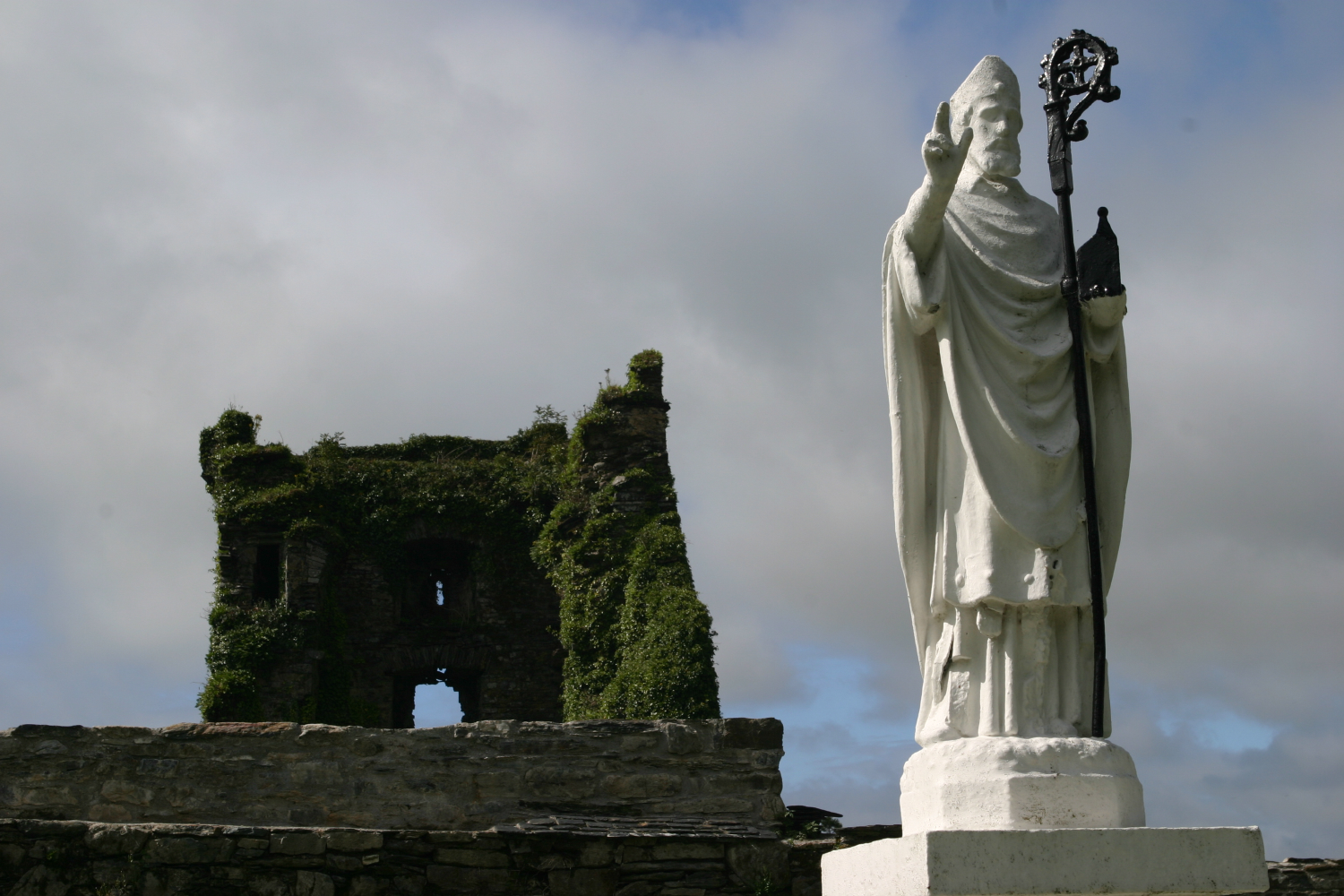 Памятник святому Патрику близ Ньюпорта, Ирландия