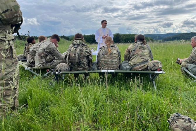 Католический священник рассказывает об "особом призвании" военных капелланов в новом фильме