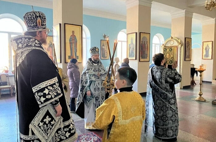 Митрополит Северодонецкий Никодим посетил центр помощи Патриаршей гуманитарной миссии в Северодонецке