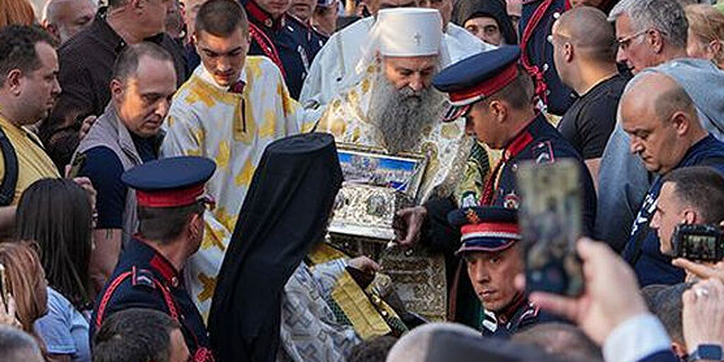 Сотни тысяч сербов поклонились Поясу Пресвятой Богородицы