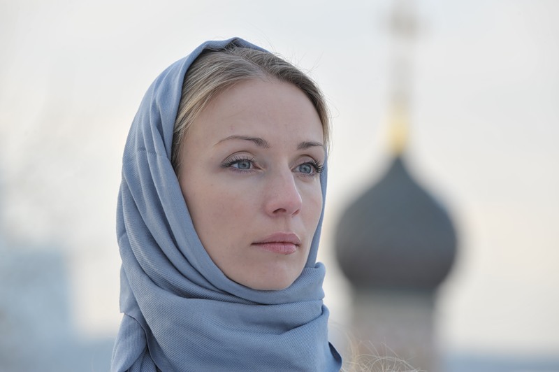 Зачем женщине покрывать голову в храме