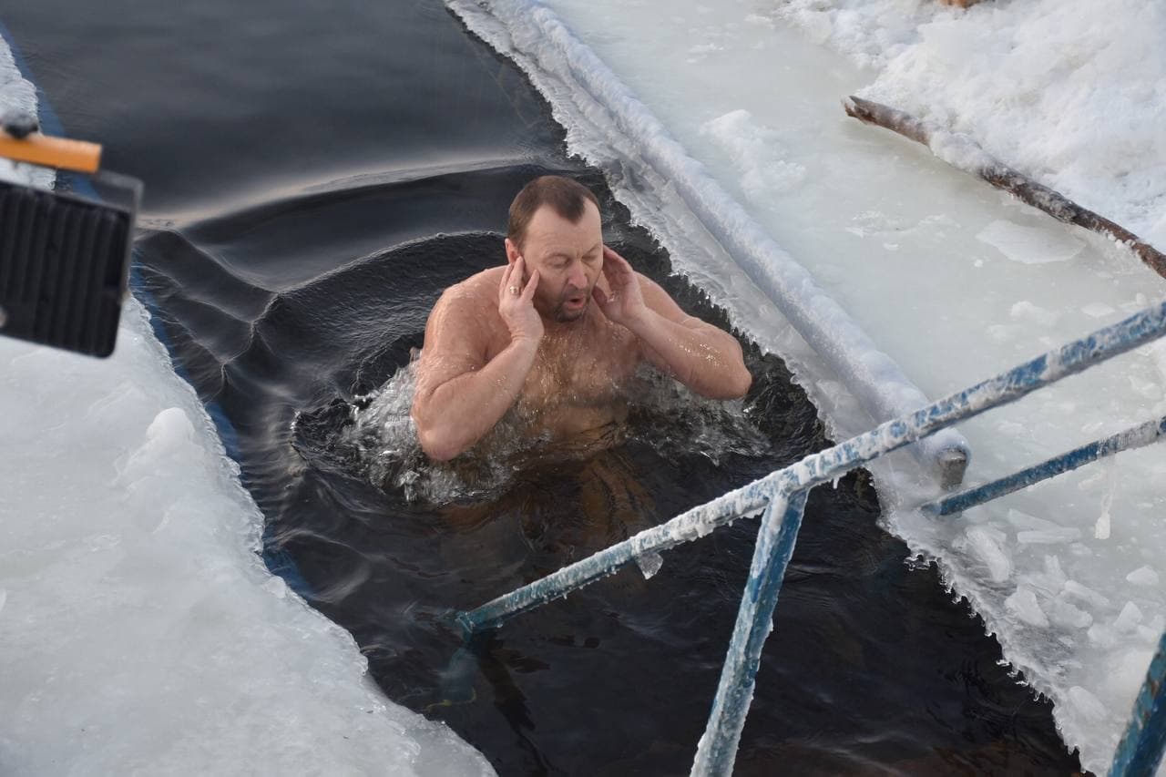 Крещенские купания: такое экстремальное благочестие?
