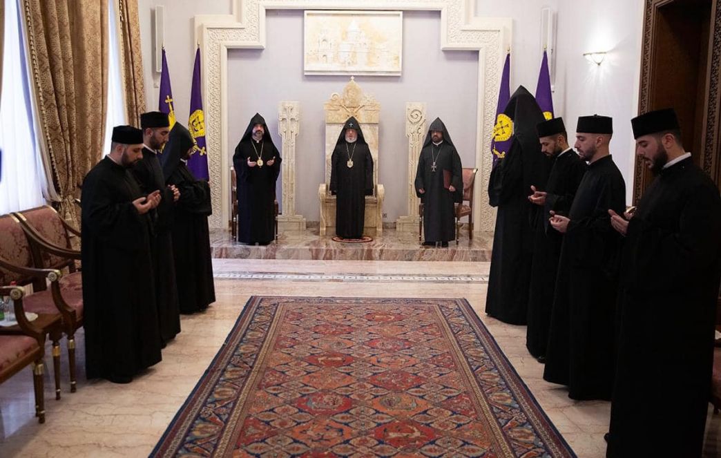 Католикос Всех Армян встретился с новорукоположенными членами церкви