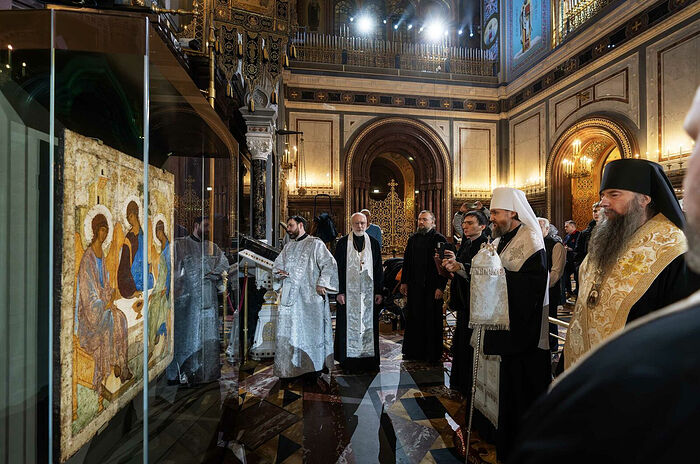 Икона Святой Троицы, написанная преподобным Андреем Рублевым, принесена в Храм Христа Спасителя