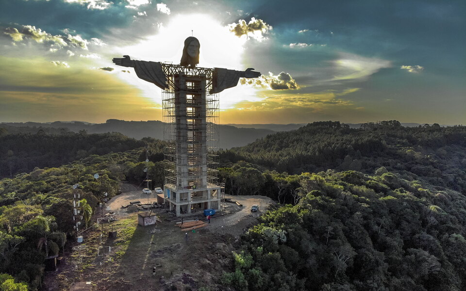 В Бразилии строят новую статую Иисуса Христа