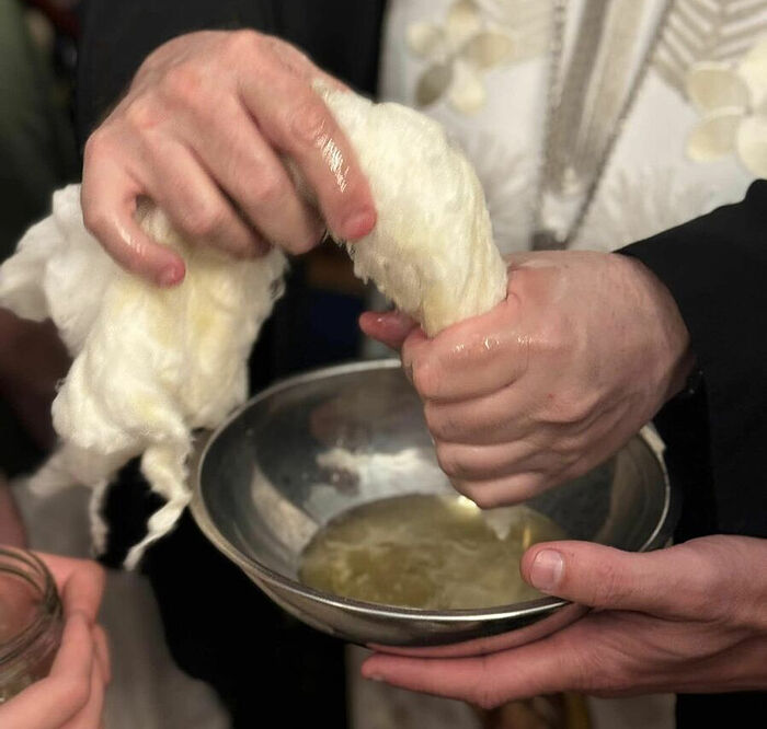 В день Пасхи обильно замироточила Иверская Гавайская икона Божией Матери