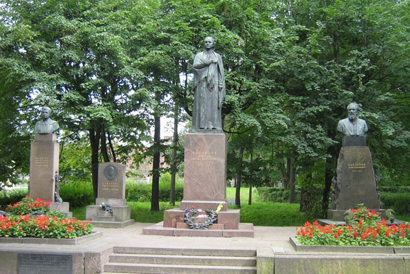 Захоронить тело Ленина в год 100-летия революции. Время ещё есть
