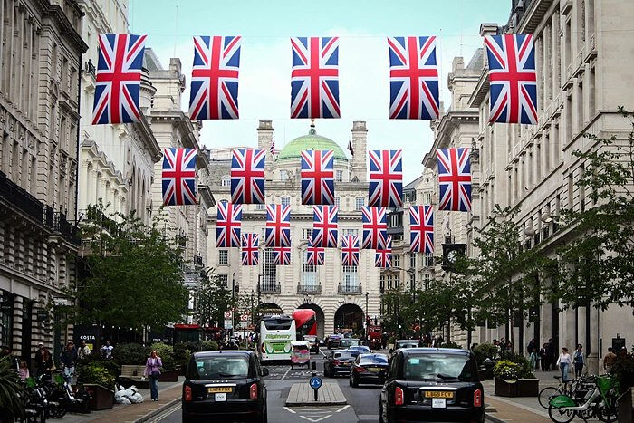 Христианские правозащитники обещают засудить совет лондонского района Вестминстер за вывешивание «прогрессивных флагов гордости»
