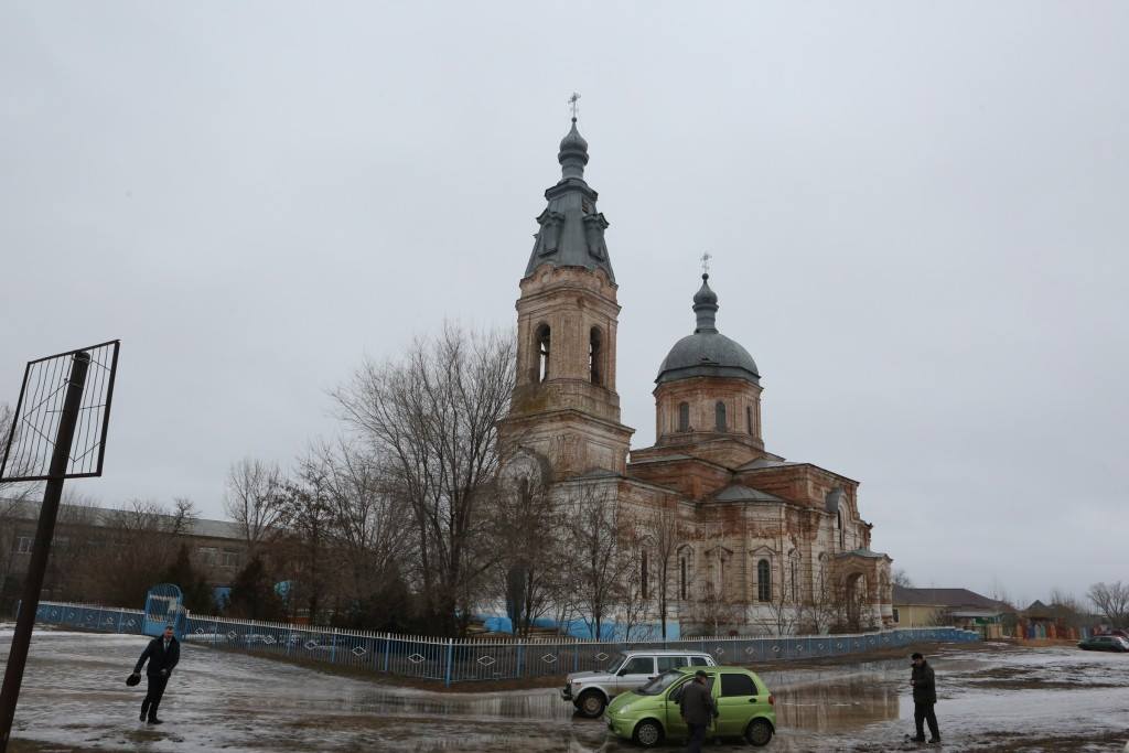 В сельском храме в Астраханской области мироточат 18 икон