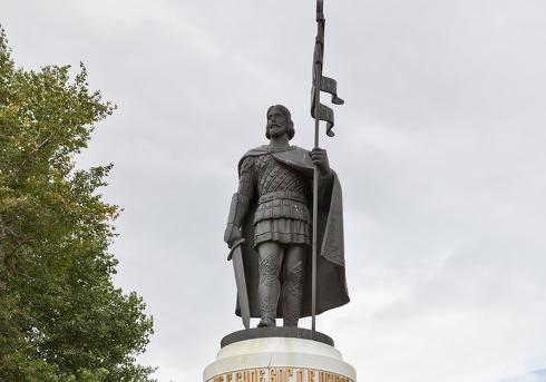 Памятник святому благоверному князю Александру Невскому в Курске