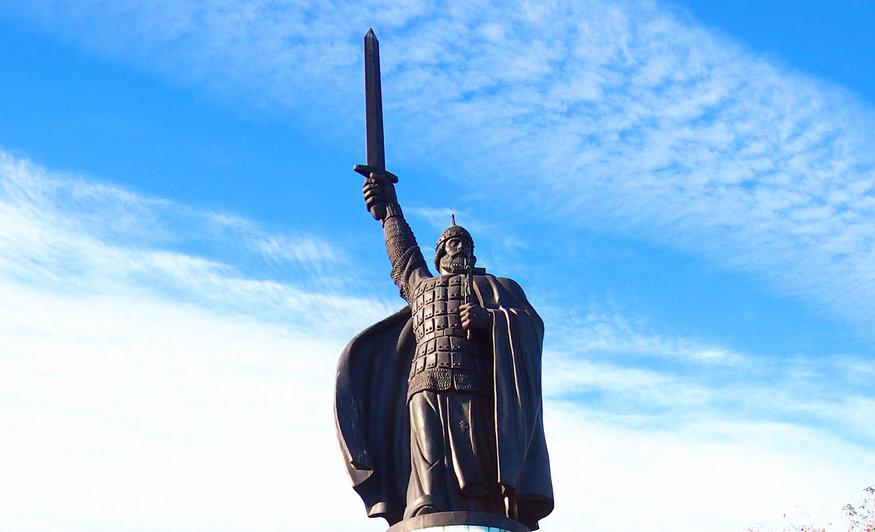 Памятник преподобному Илие Муромцу в Муроме