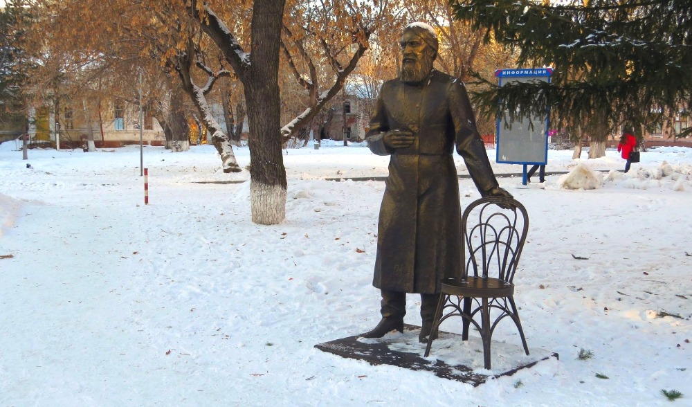 Памятник Григорию Распутину в Тюмени