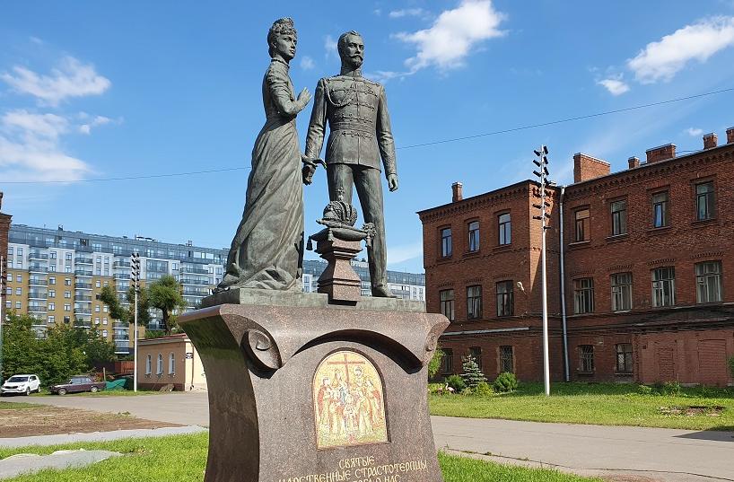 Памятник Царственным страстотерпцам в Санкт-Петербурге