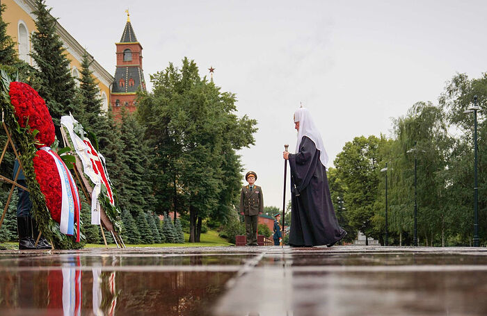 В День памяти и скорби Святейший Патриарх Кирилл возложил венок к могиле Неизвестного солдата у Кремлевской стены