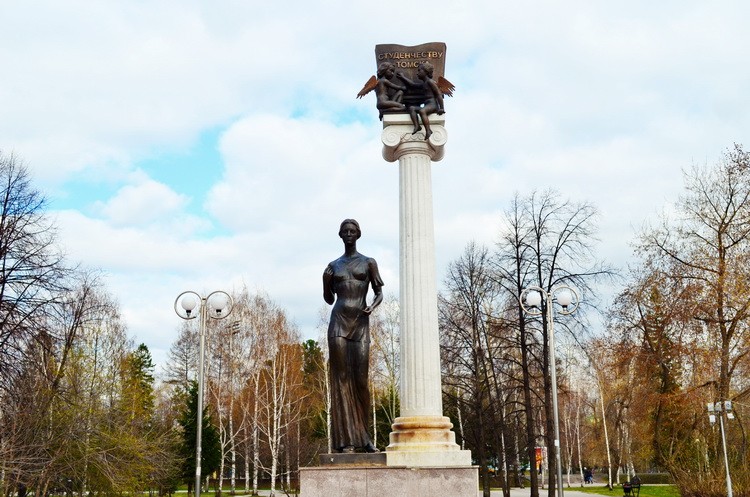 Памятник святой Татьяне – покровительнице студентов в Томске