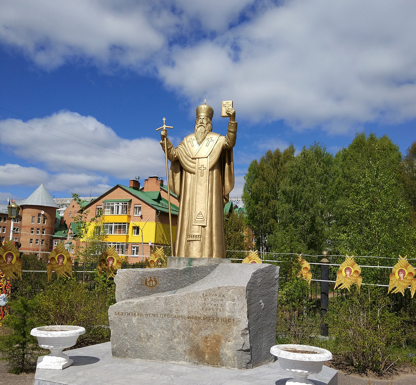 Памятник святителю Стефану Пермскому в Сыктывкаре
