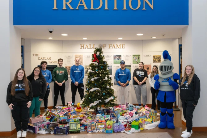 Невероятное дело: Католические группы собирают рождественские игрушки для нуждающихся детей