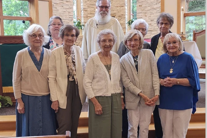 Молитвенные вдовы: Как женщины, потерявшие мужей, сохраняют веру