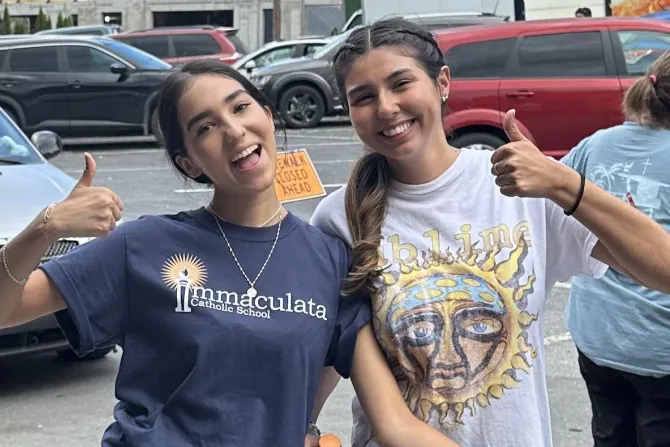 ФОТОГРАФИИ: Католическая школа в Северной Каролине стала крупным центром распределения помощи пострадавшим от урагана