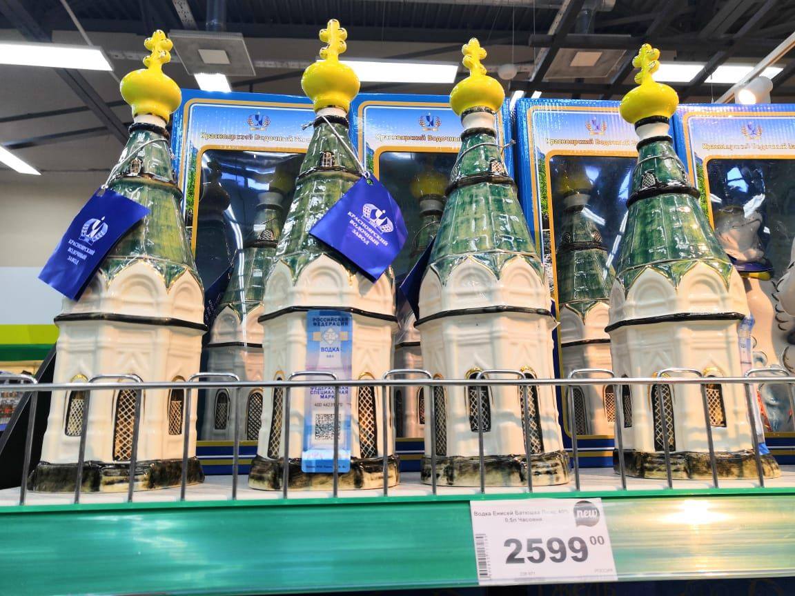 Водочная бутылка в форме часовни вызвала шквал негативных откликов