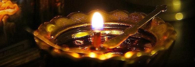 Нужно ли зажигать лампаду дома