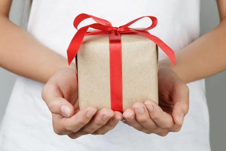 Что можно подарить православному верующему человеку?