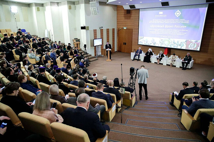 В рамках XIII Рождественских Парламентских встреч прошел круглый стол «Духовный фронт России»